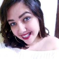 imagem de perfil da raquel sorrindo